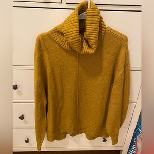 H&M | gold turtleneck sweater